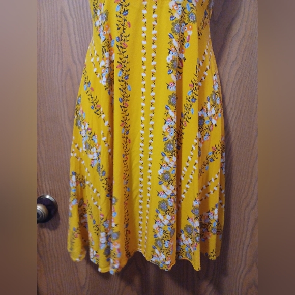 OLD NAVY yellow floral print cami sundress - Picture 3 of 9